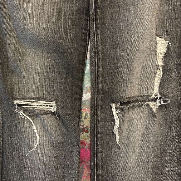 Flying Monkey Grey Distressed-Wash Skinny Jeans - Size 26 - Picture 4 of 11